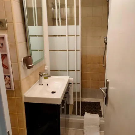 A051 With Terrace In - 4 People Apartment Cannes